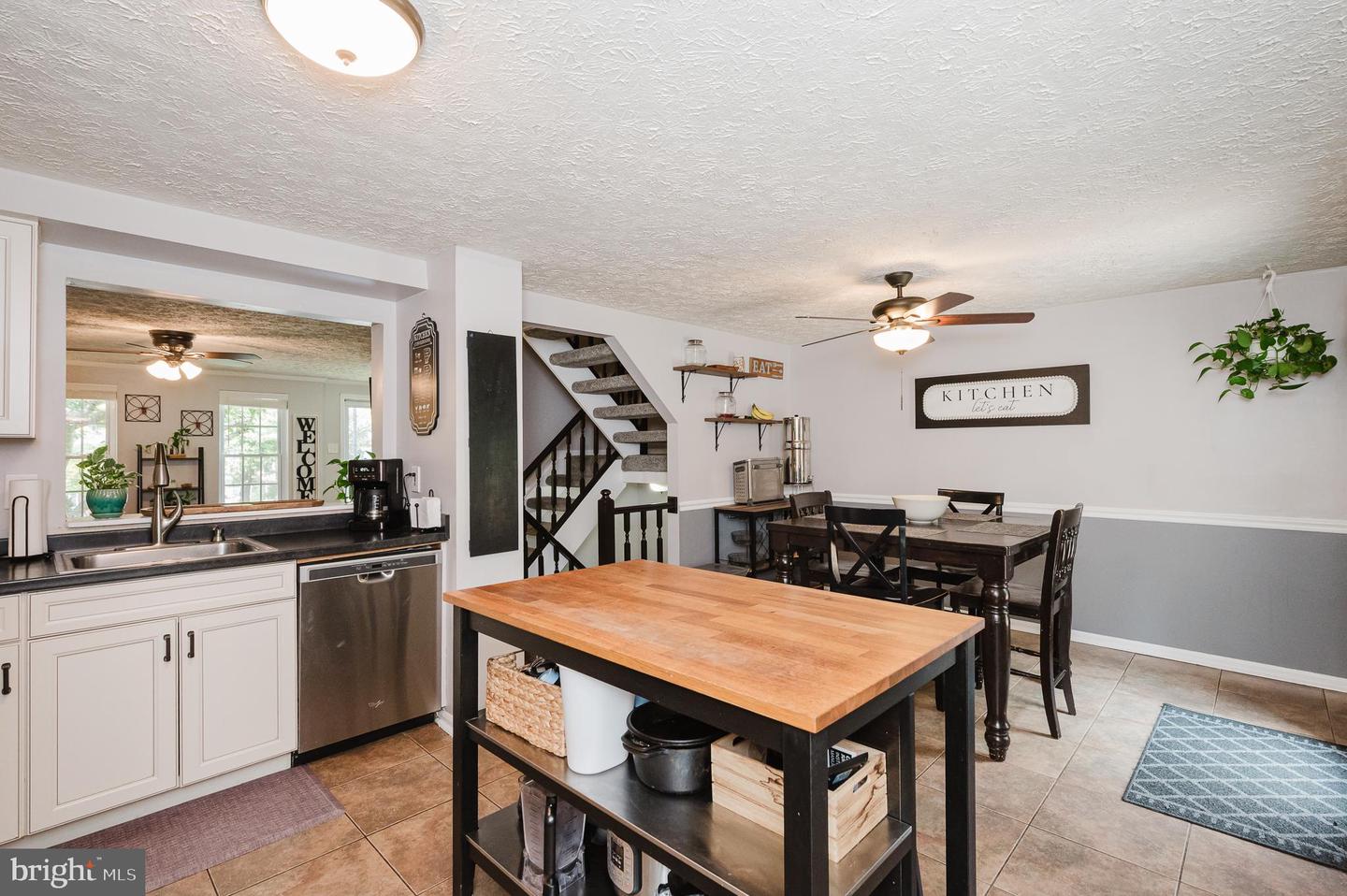 1823 Queen Anne Sq Property Photo 1