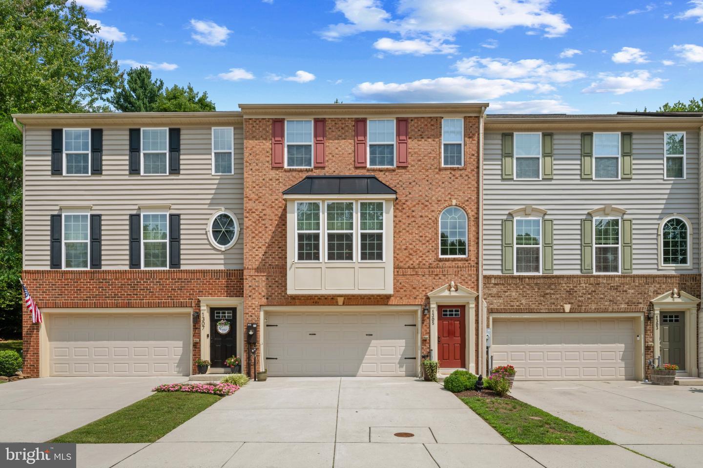 1305 Dickinson Ct Property Photo 1