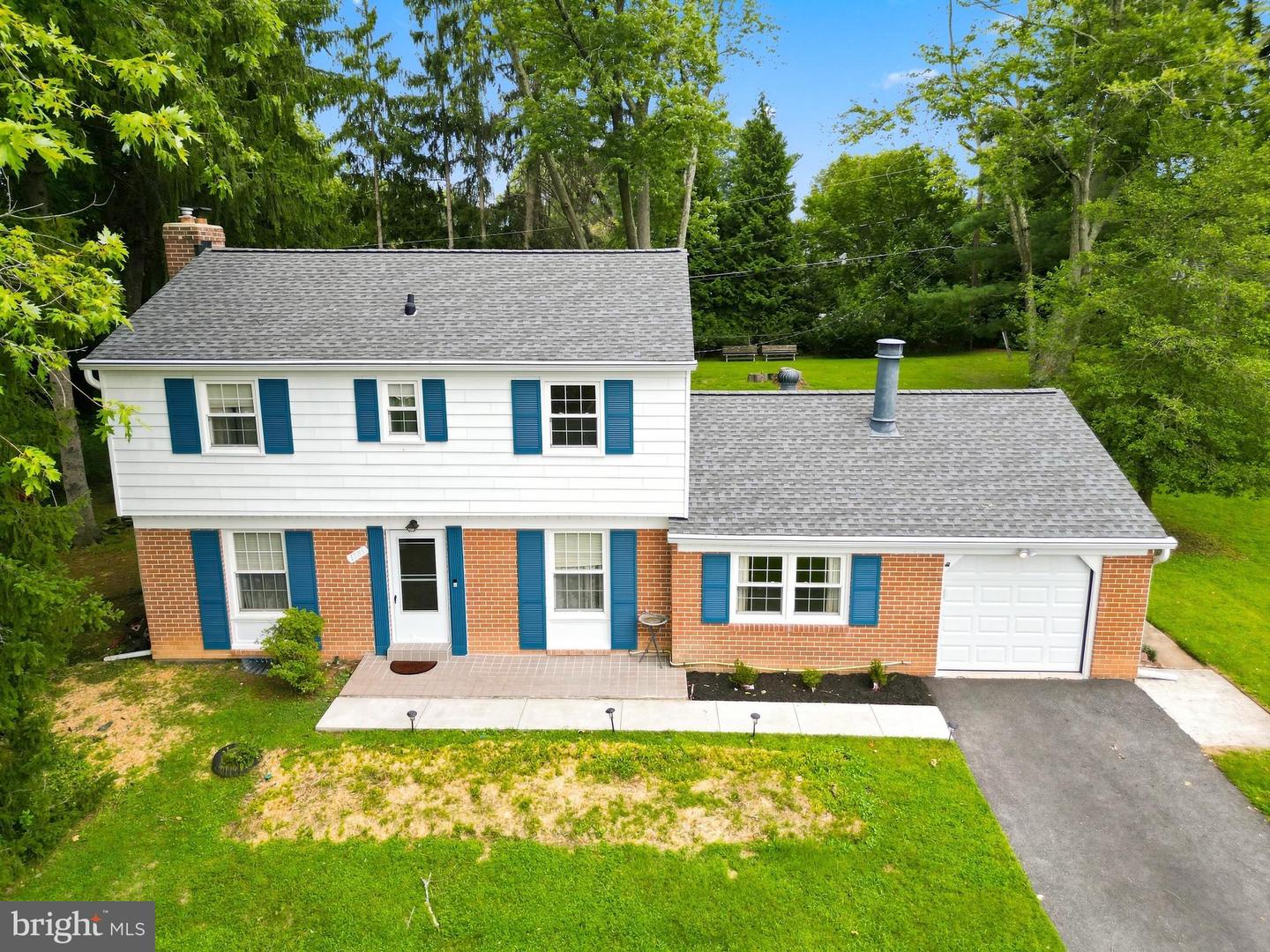 1305 Vermont Rd Property Photo 1