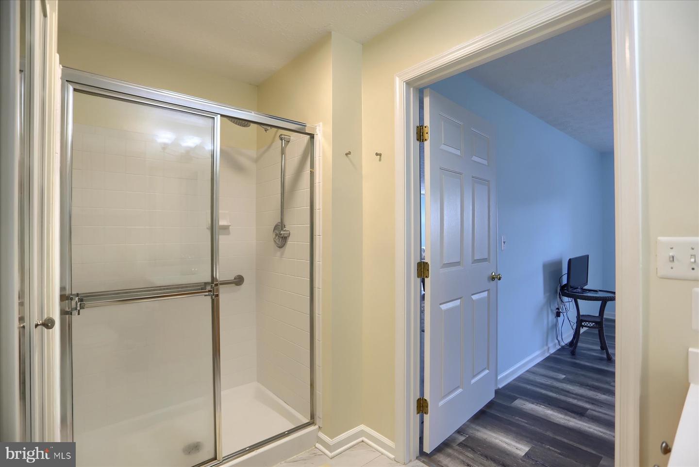 110 Bayland Dr #e Property Photo 24