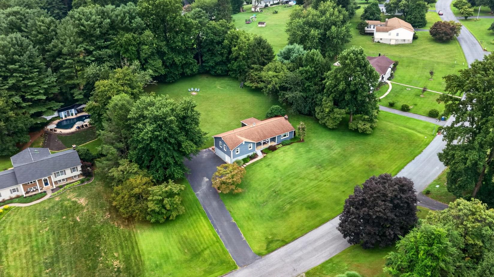 2219 LARCHMONT DR