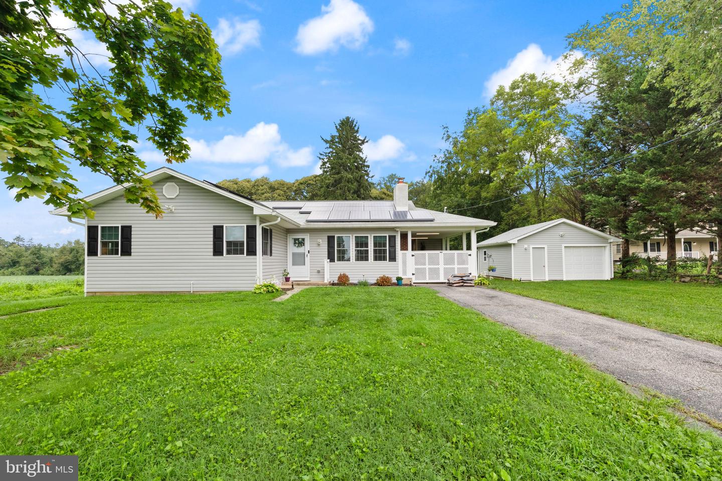301 Irish Ln Property Photo 4