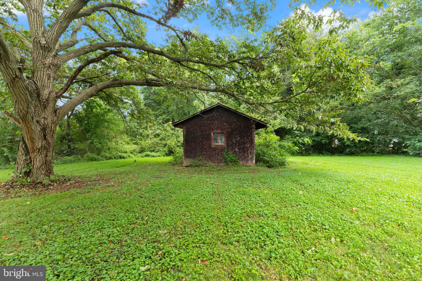 301 Irish Ln Property Photo 11