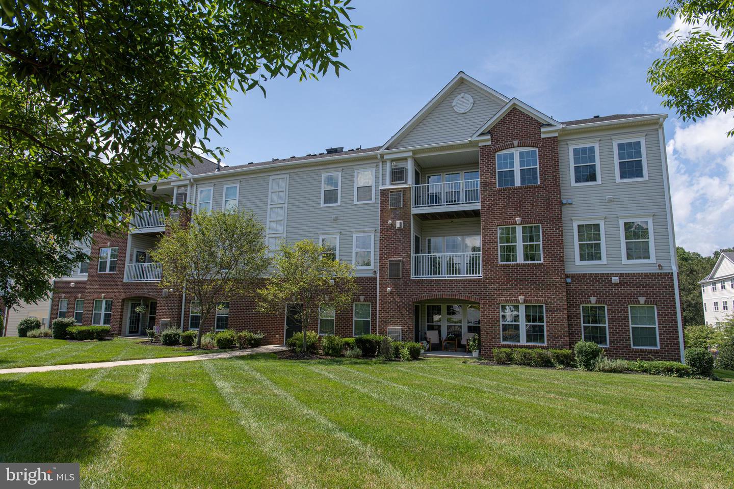635 WALLINGFORD RD #302 Property Photo 1