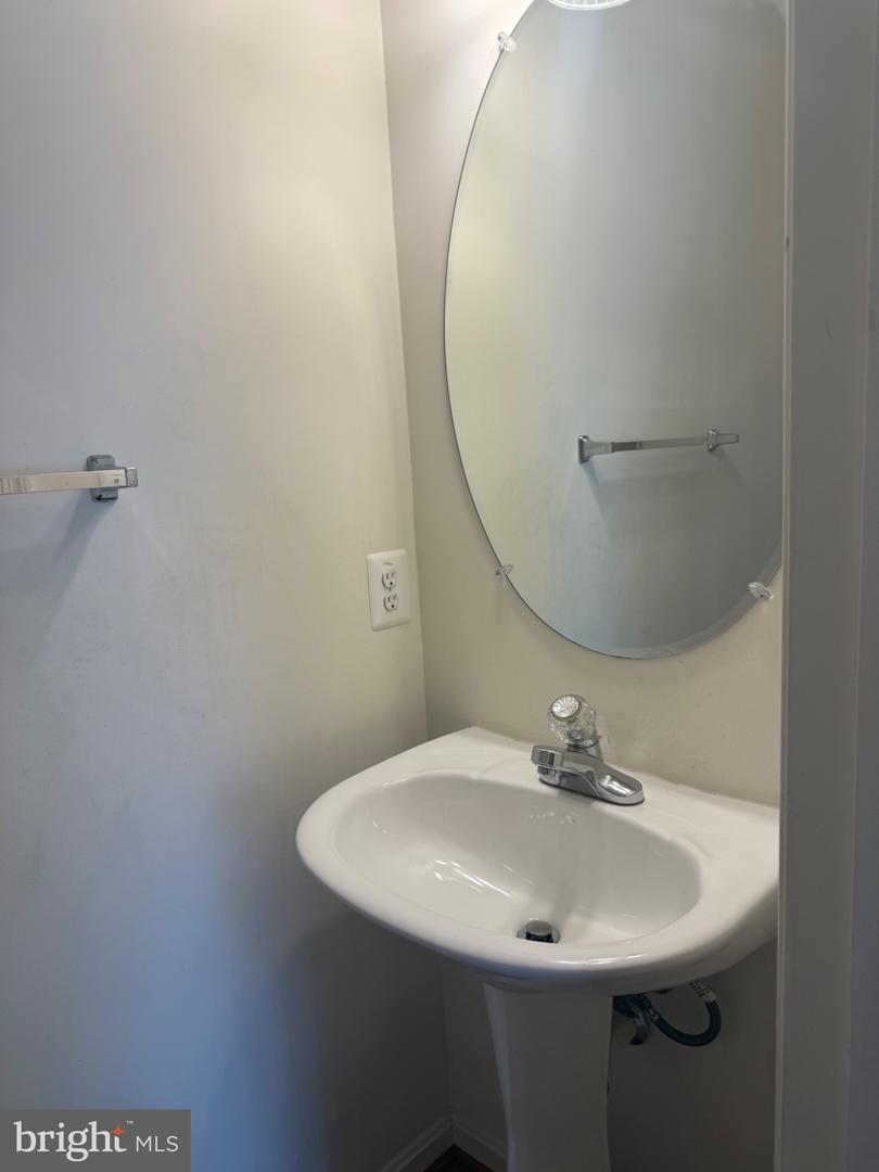 557 Kirkcaldy Way Property Photo 6