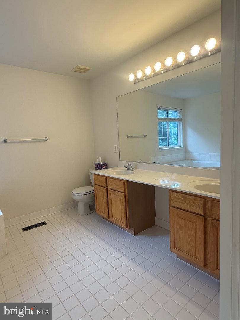 557 Kirkcaldy Way Property Photo 25