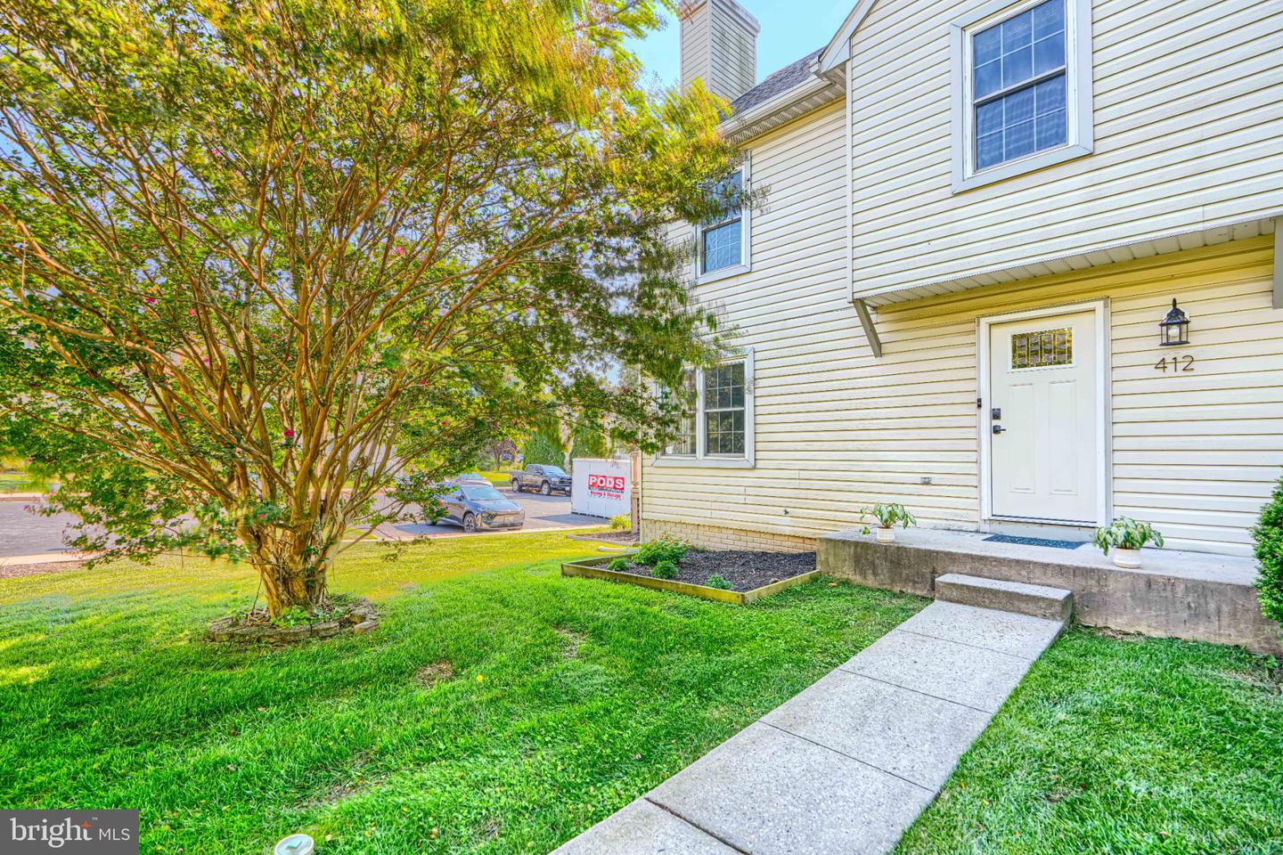 412 Darby Ln Property Photo 2