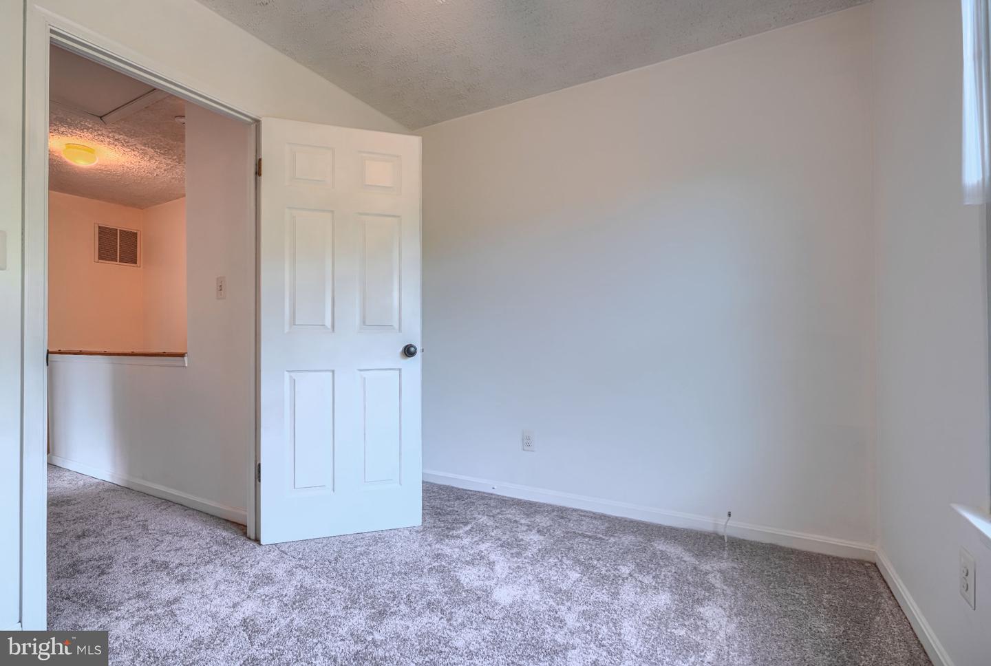 412 Darby Ln Property Photo 23