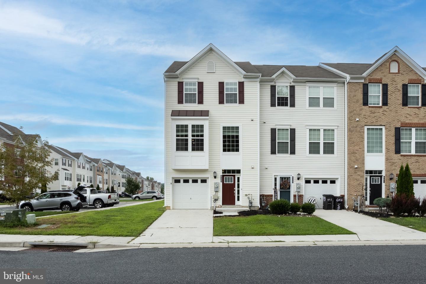 645 Heathland Trl Property Photo 1