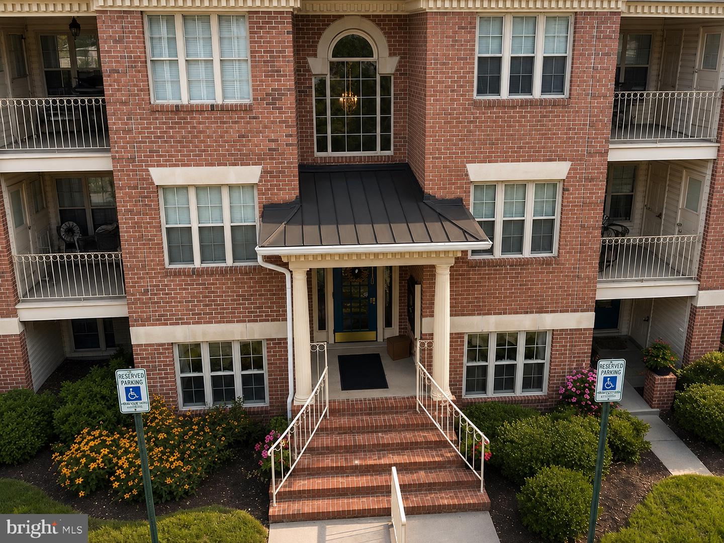 1716 Landmark Dr #1j Property Photo 1