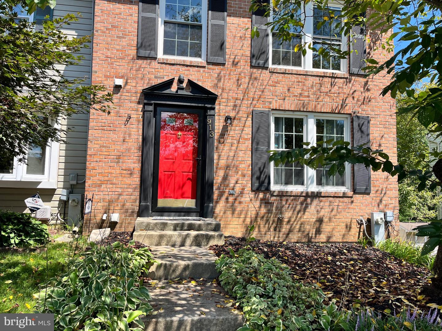 913 Grayson Sq Property Photo 3