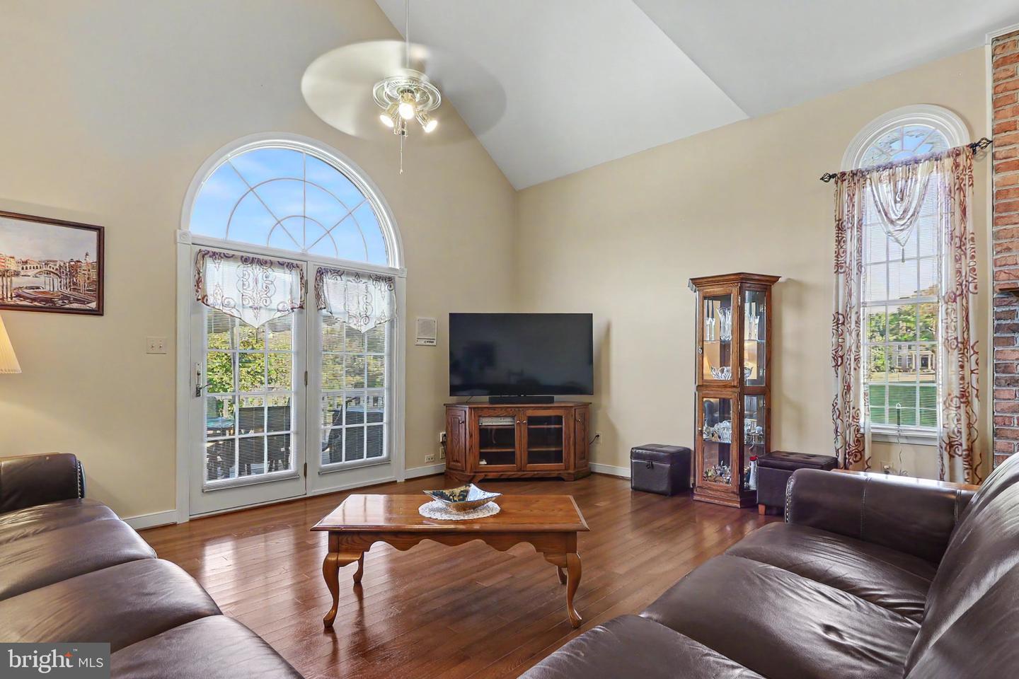 948 Glenangus Dr Property Photo 13