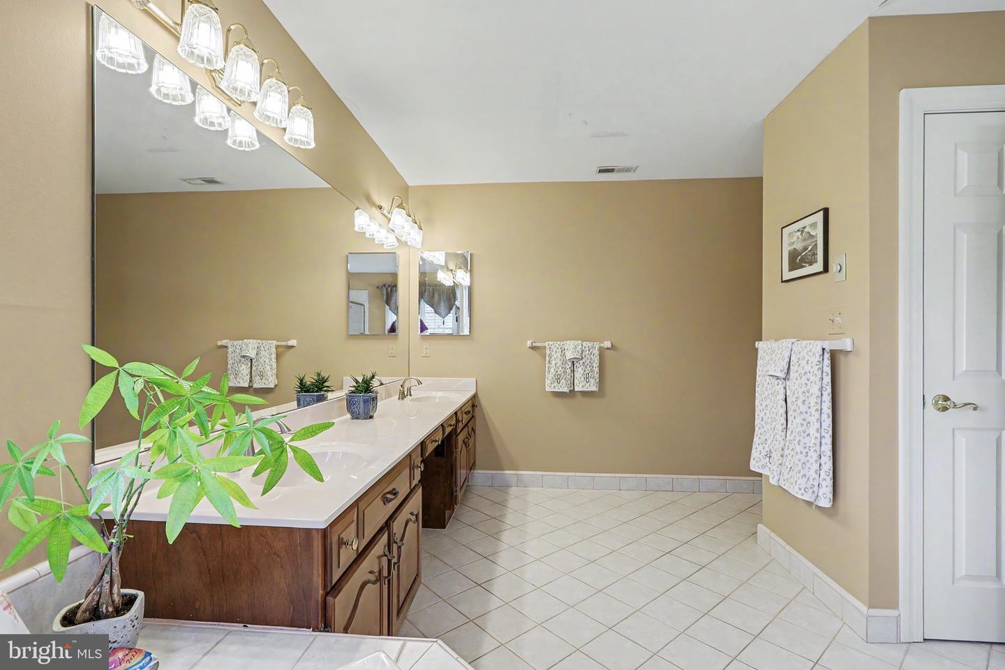 948 Glenangus Dr Property Photo 18