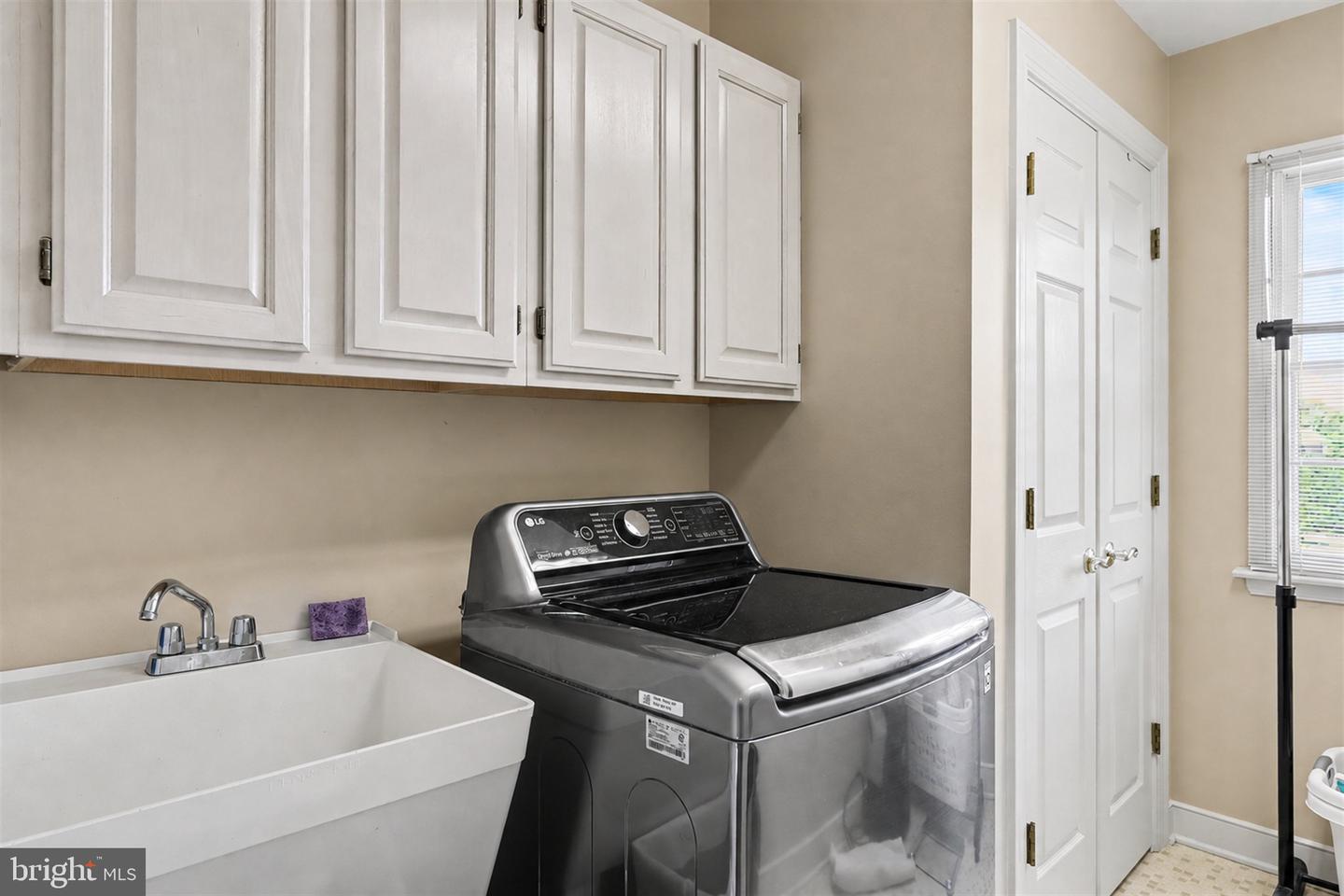 948 Glenangus Dr Property Photo 40
