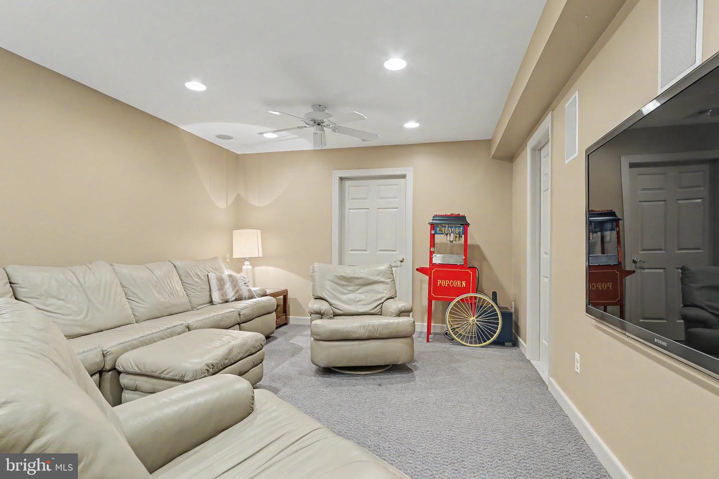 948 Glenangus Dr Property Photo 42