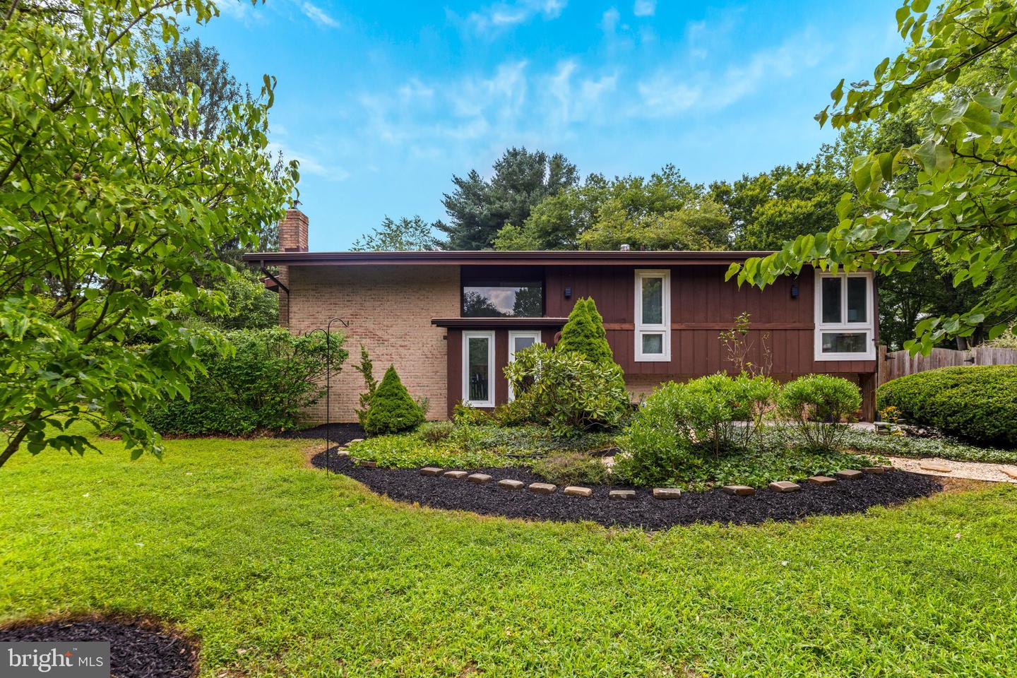 2418 DERBY DR