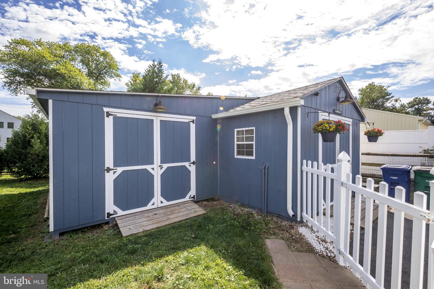427 Roberts Way Property Photo 4