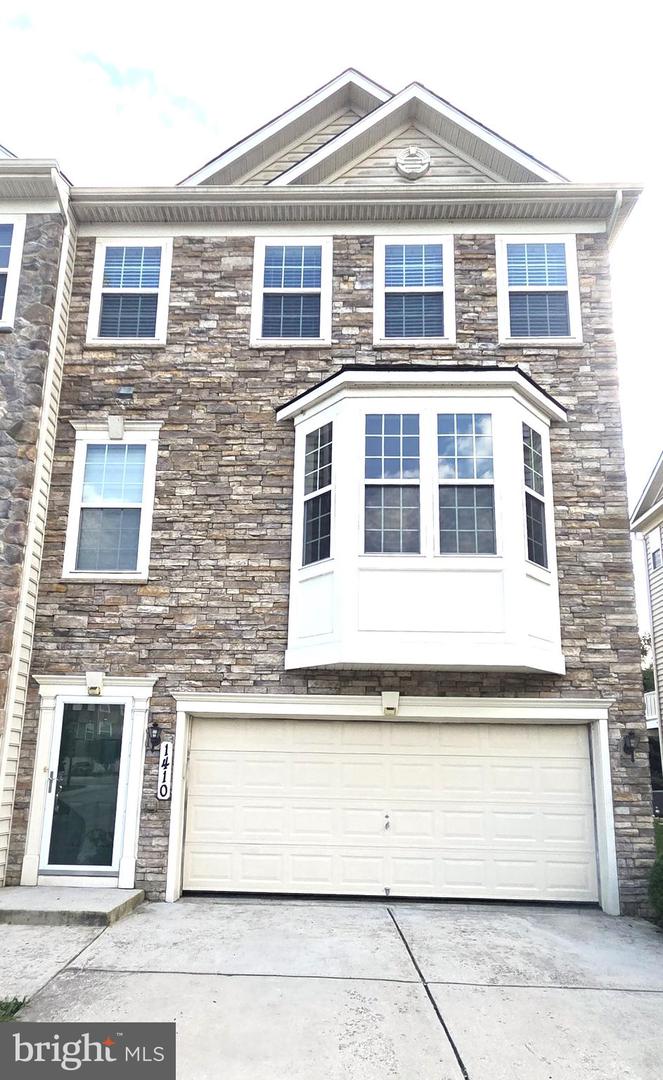 1410 Sherman Ct Property Photo 2