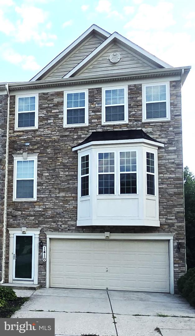 1410 Sherman Ct Property Photo 4