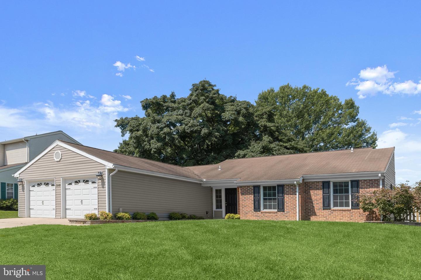 310 Barclay Ct Property Photo 1