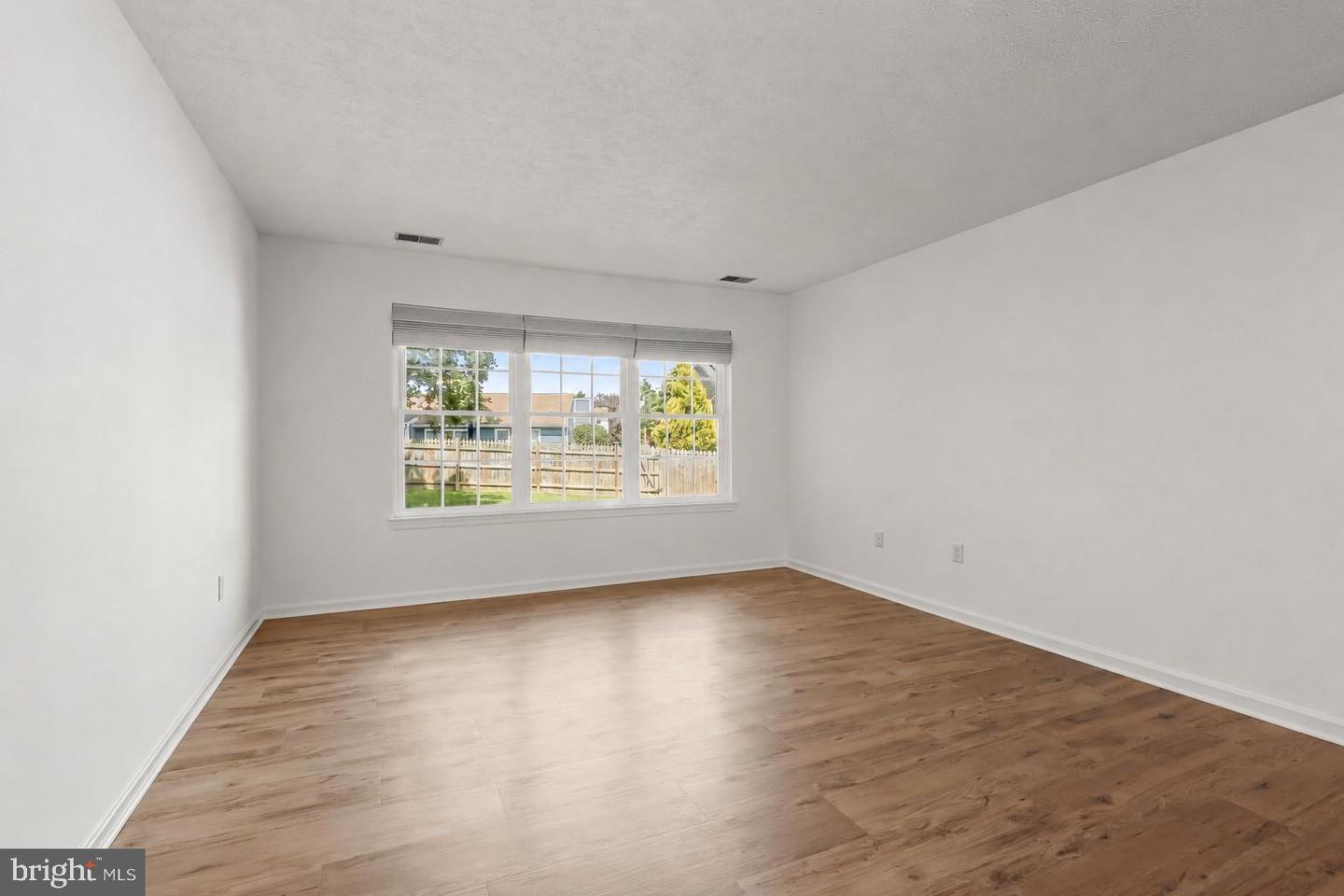 310 Barclay Ct Property Photo 4