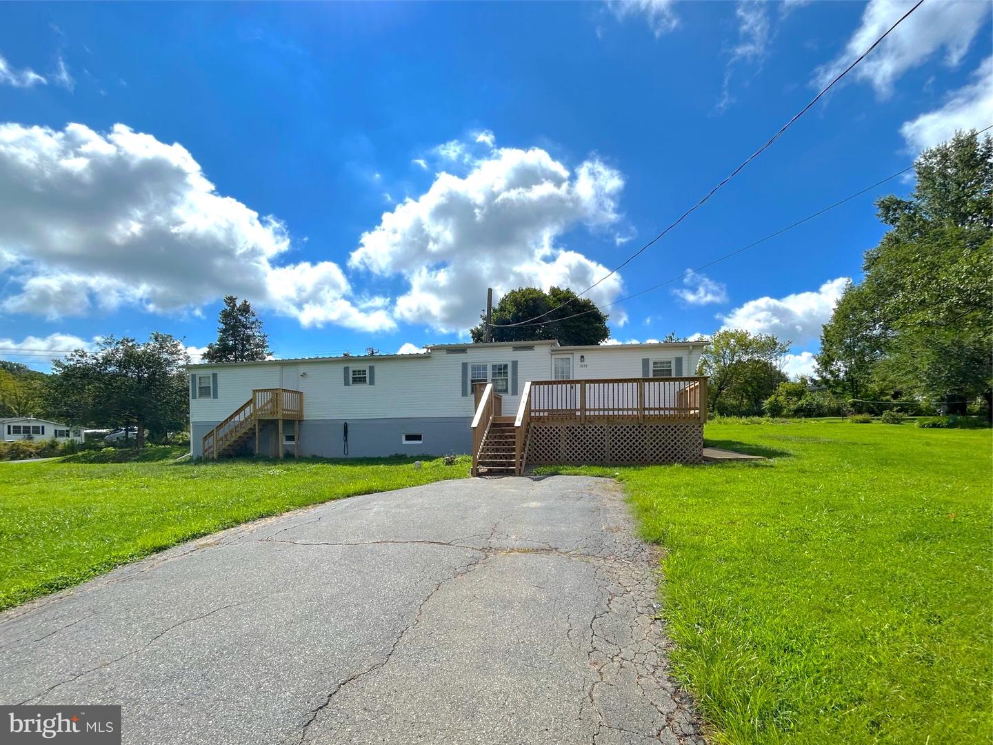 1959 Glen Cove Rd Property Photo 2