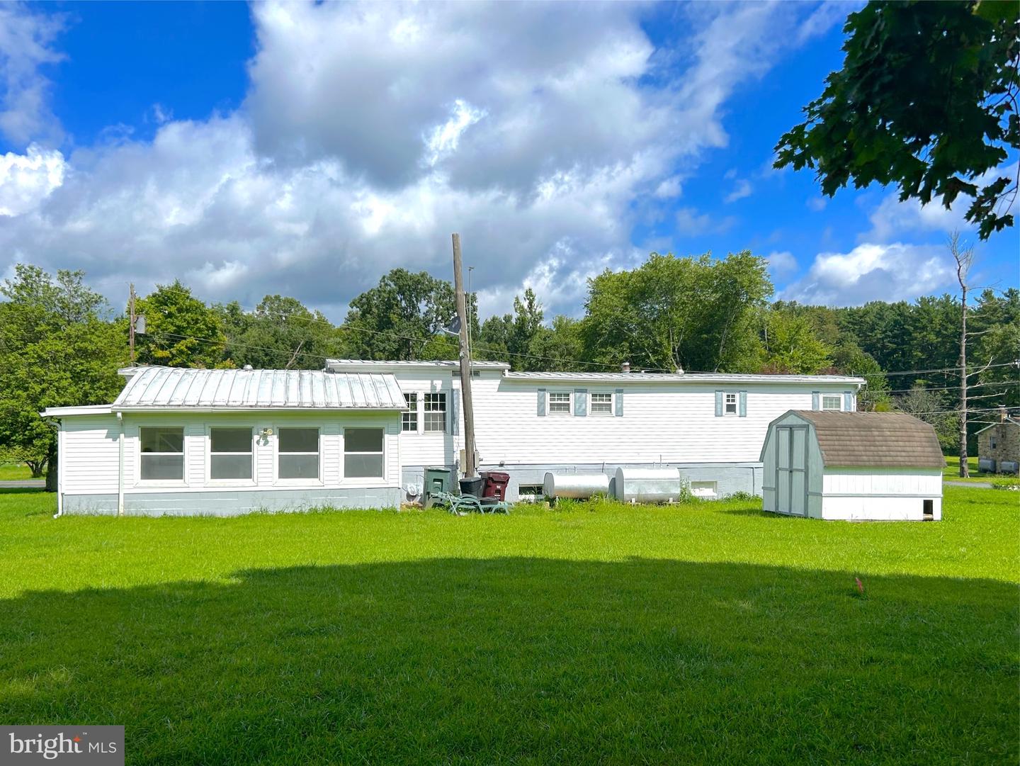 1959 Glen Cove Rd Property Photo 3