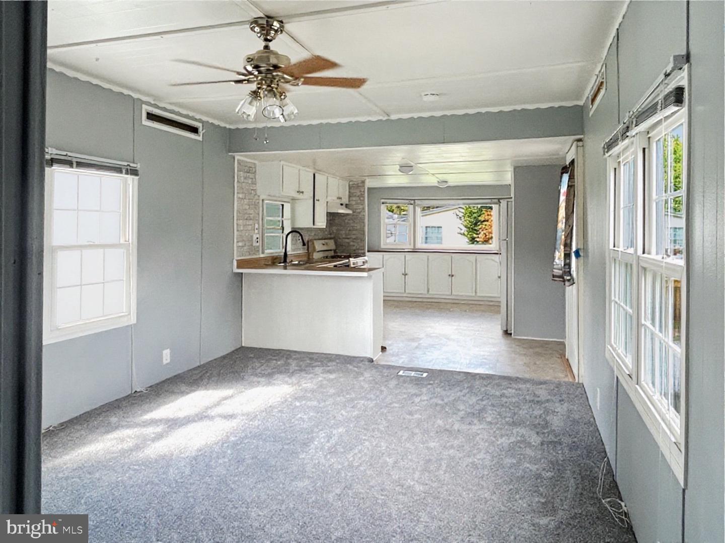 1959 Glen Cove Rd Property Photo 4