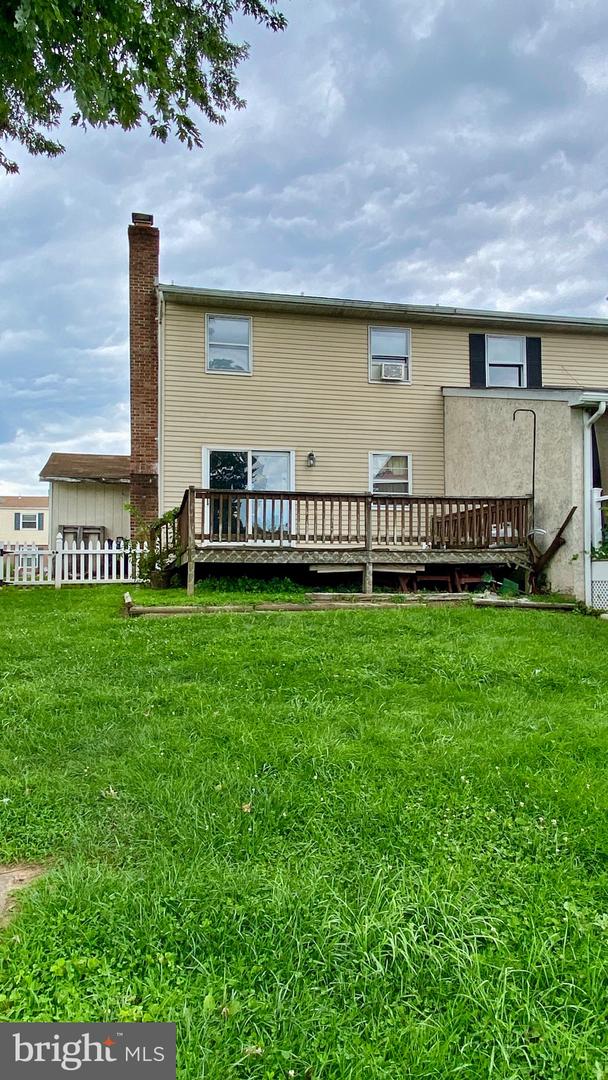 111 Breakwater Ct Property Photo 5