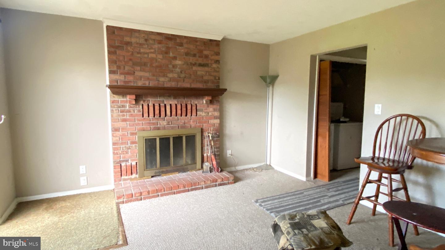 111 Breakwater Ct Property Photo 9
