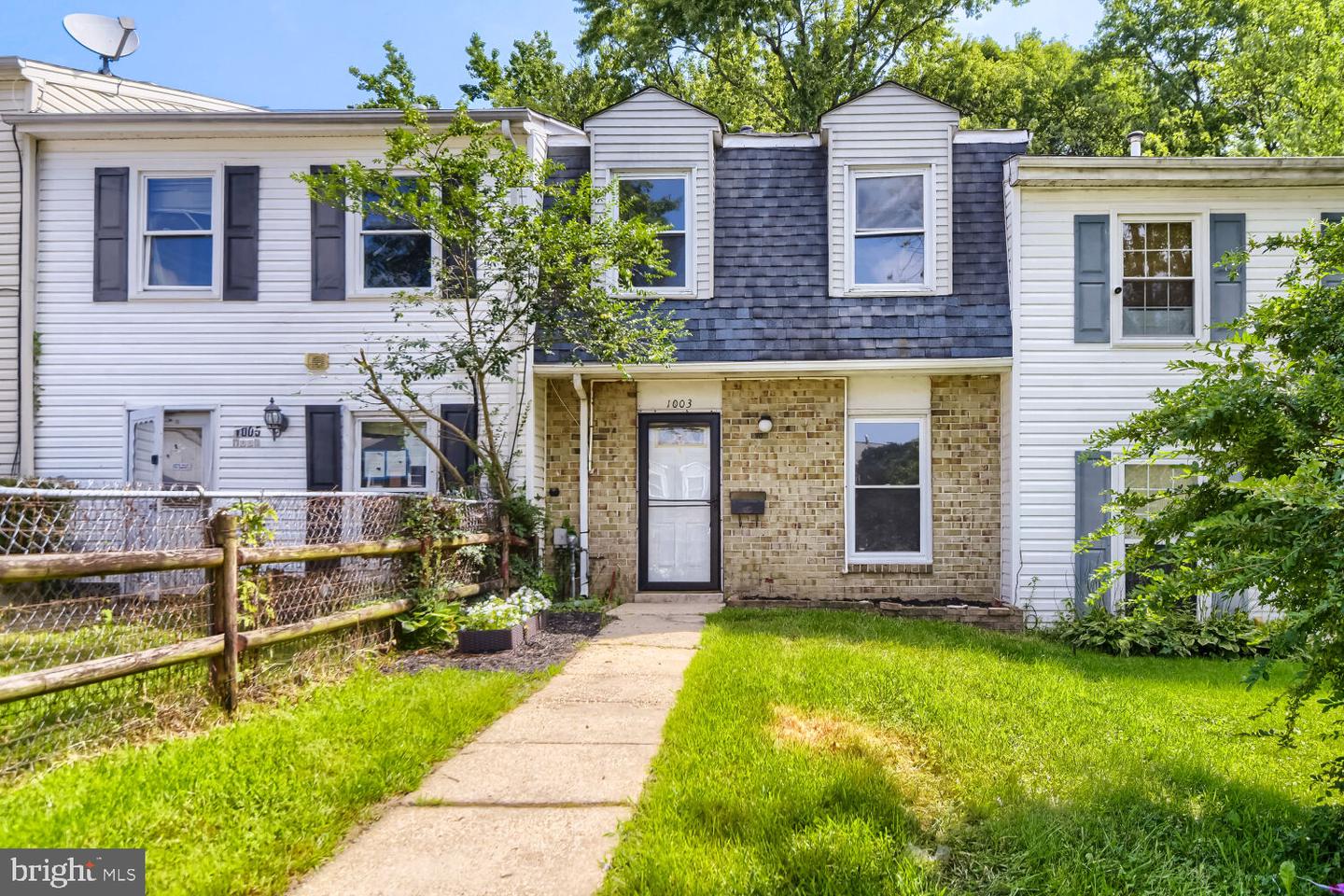 1003 Waterside Ct Property Photo 1