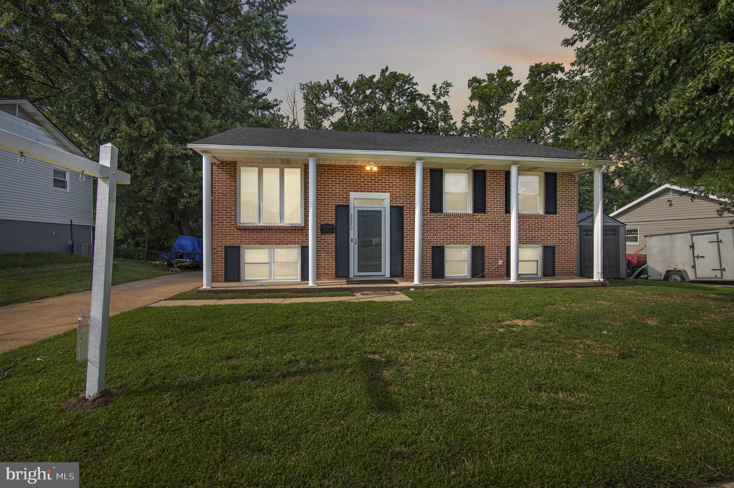 2220 Rosewood Dr Property Photo 1