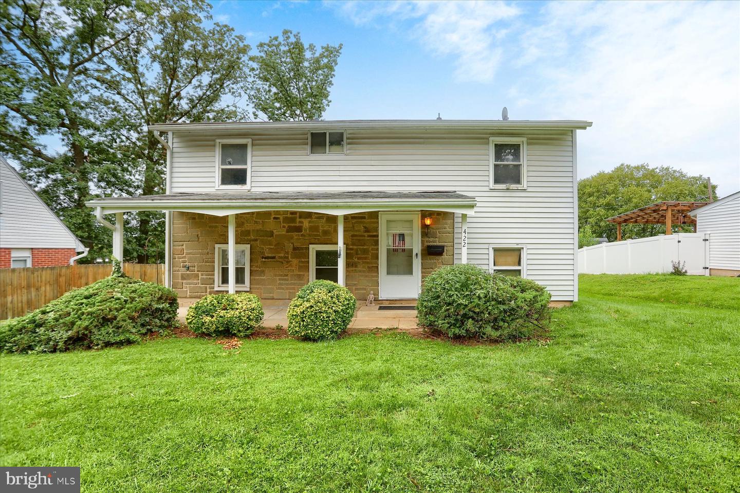 422 BRESLIN RD Property Photo 1