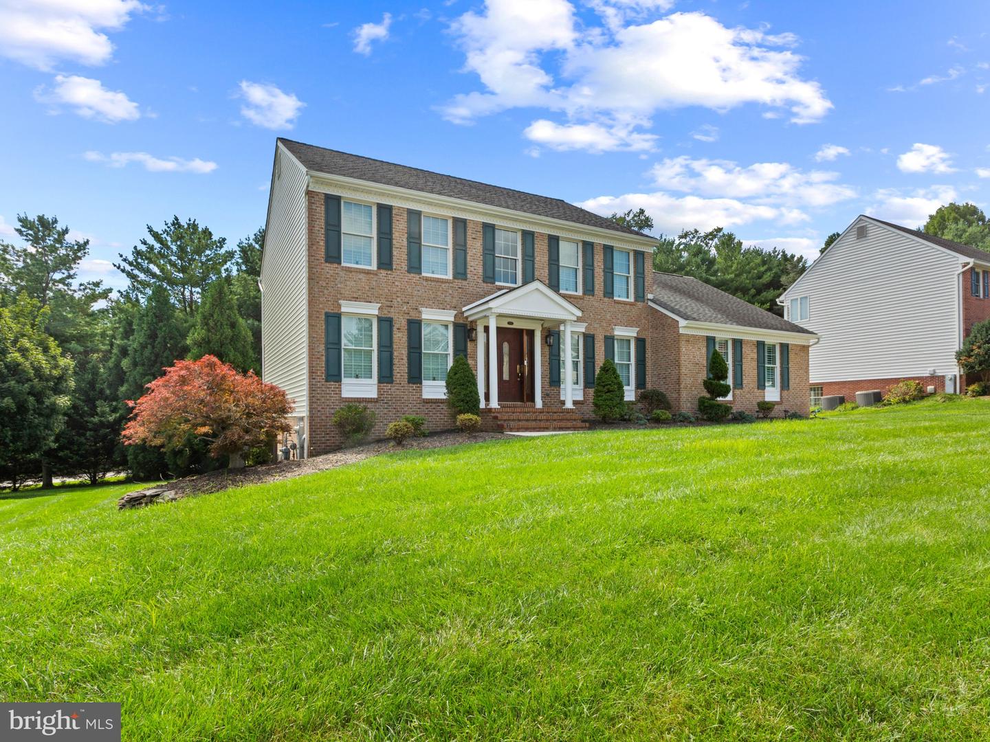 217 ROLLING KNOLL DR