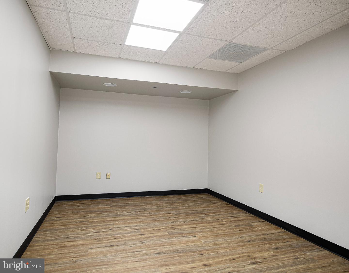 115 N Main St #d Property Photo 7