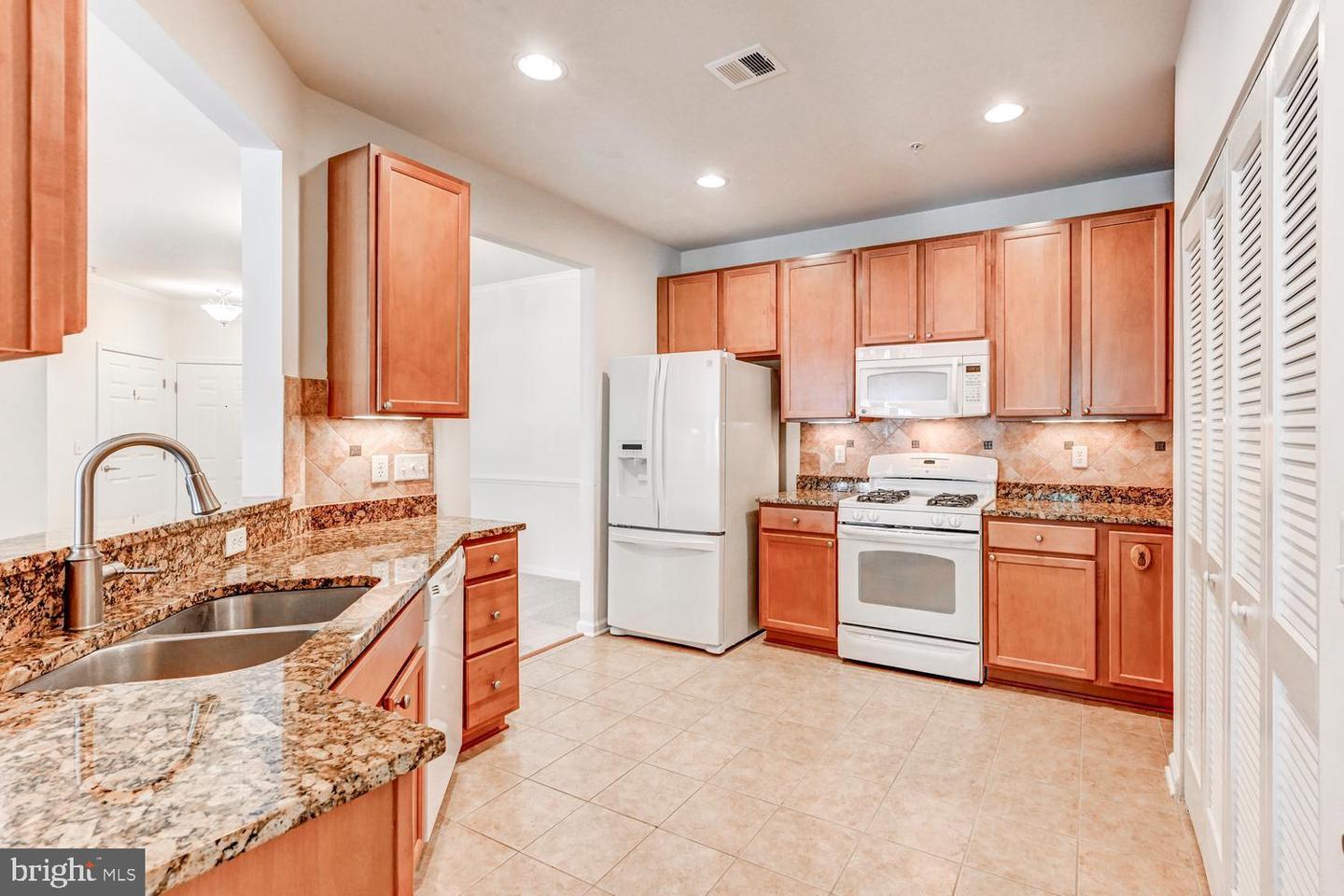 633 Wallingford Rd #204 Property Photo 11