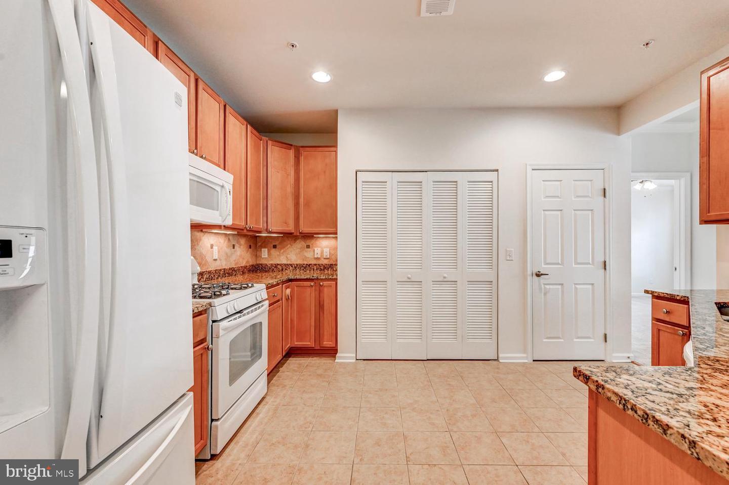 633 Wallingford Rd #204 Property Photo 13