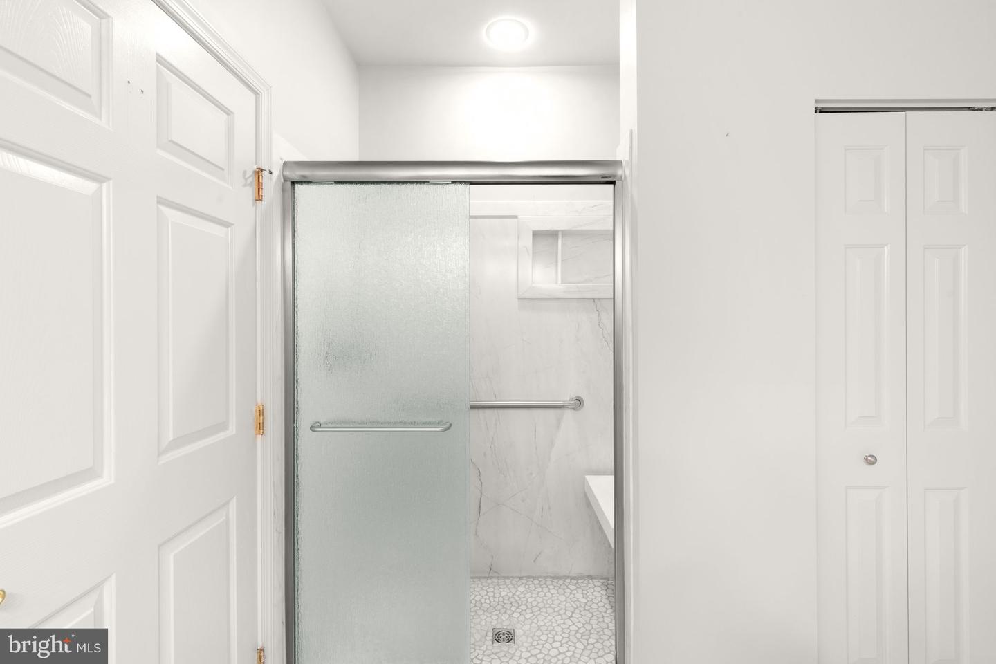 120-e W Broadway #2e Property Photo 27