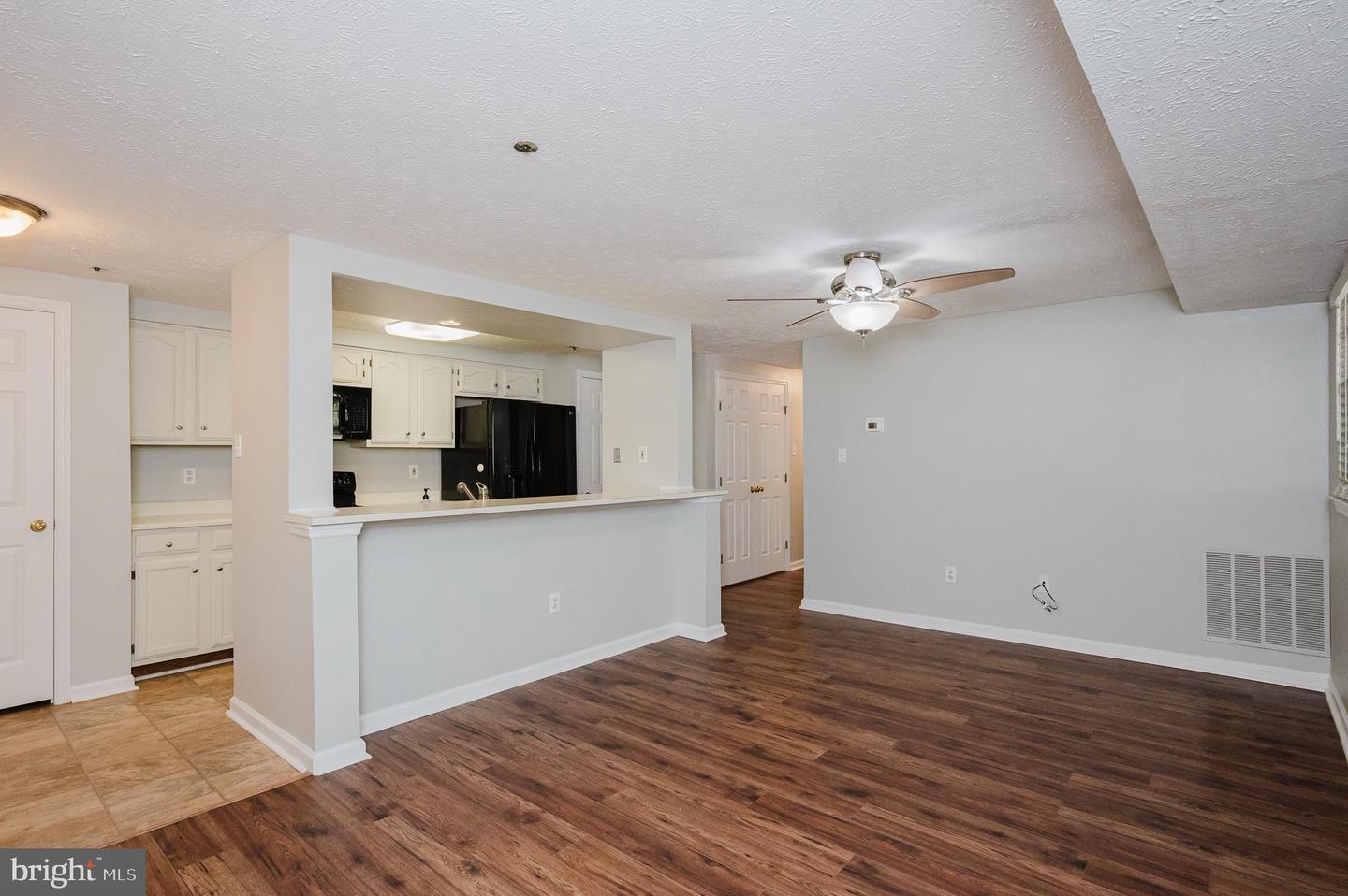 1006-d Markham Ct #15 Property Photo 10