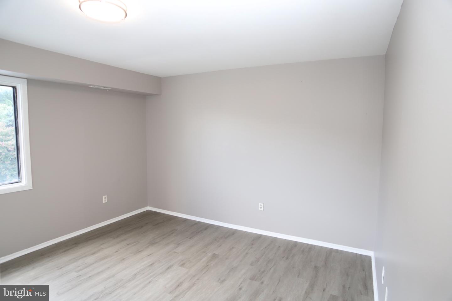 1709 Crimson Tree Way #5d Property Photo 9