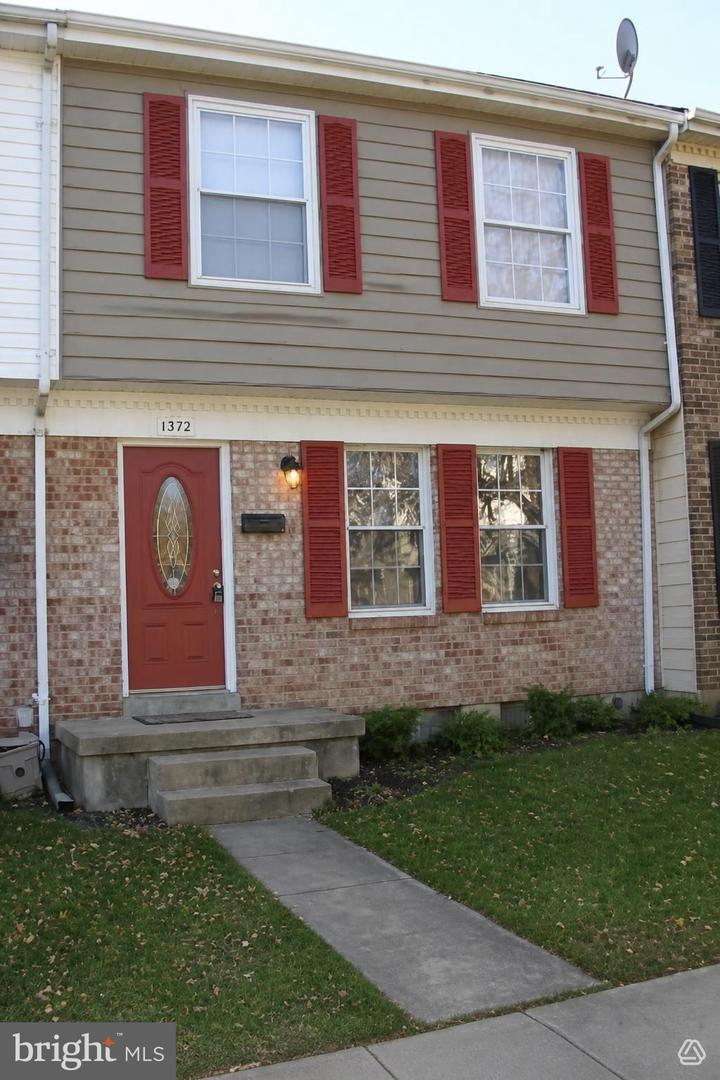 1372 HARFORD SQUARE DR Property Photo 1