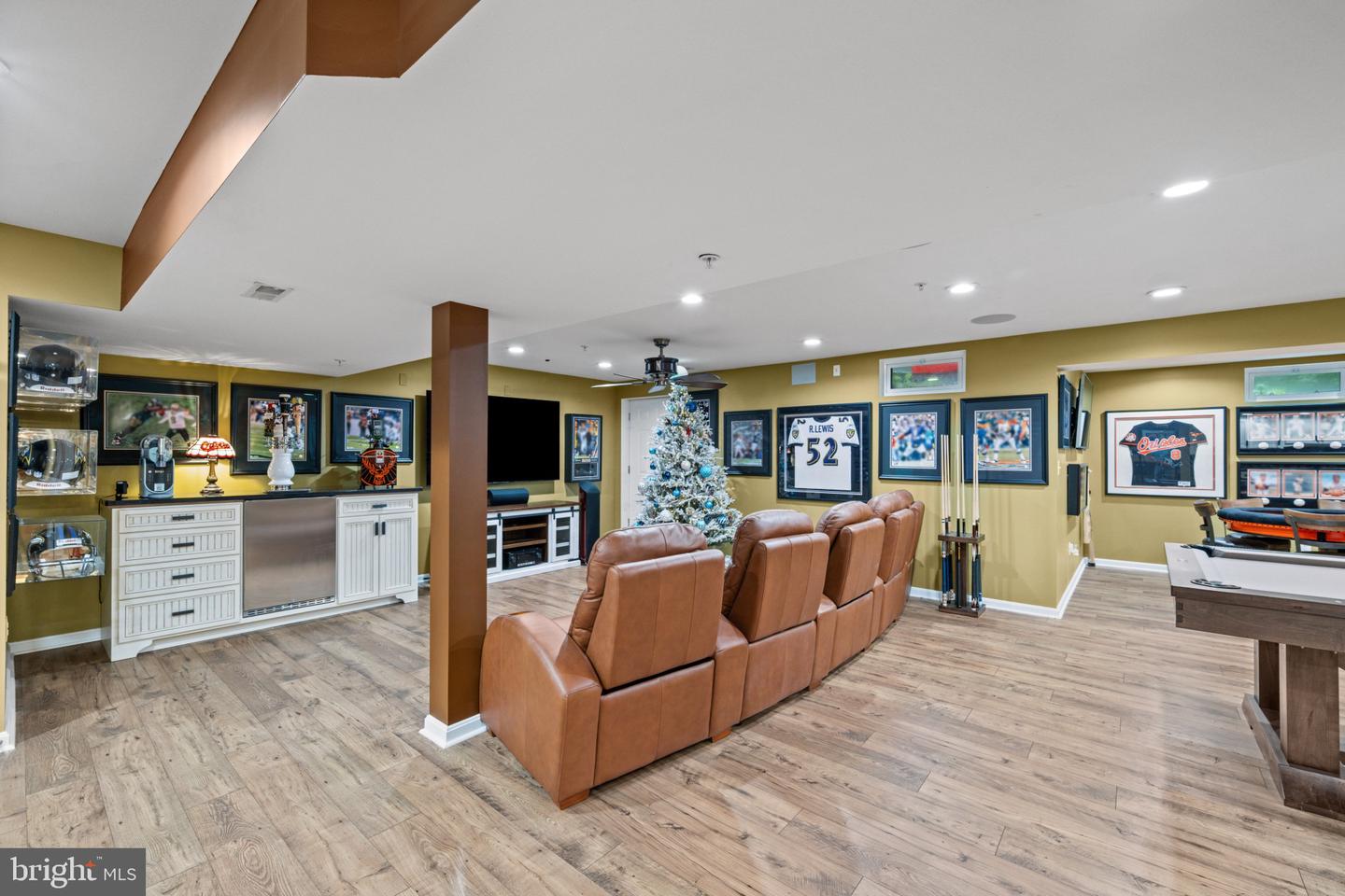 827 Bridle Path Property Photo 6