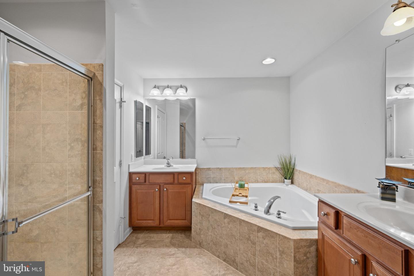 827 Bridle Path Property Photo 32