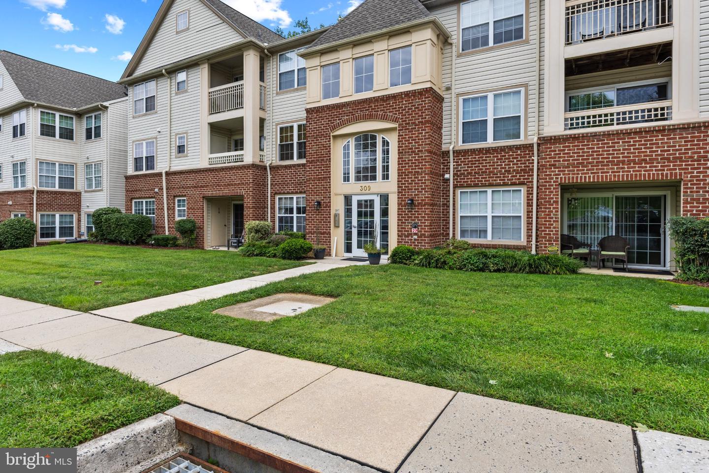 309 TALL PINES CT #B Property Photo 1