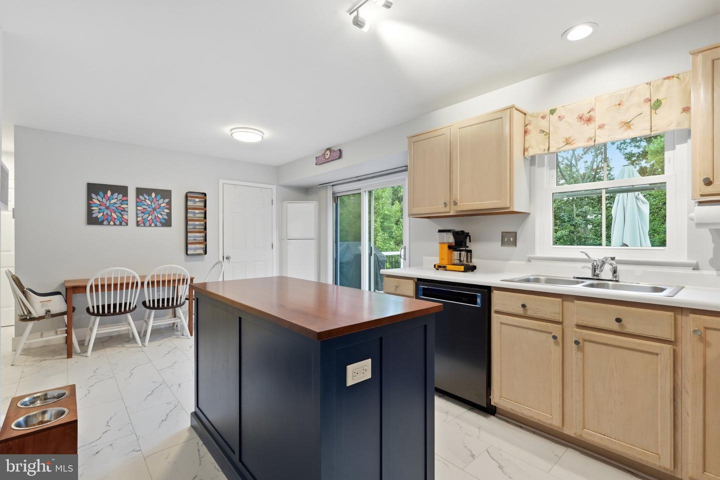 339 Enfield Rd Property Photo 12