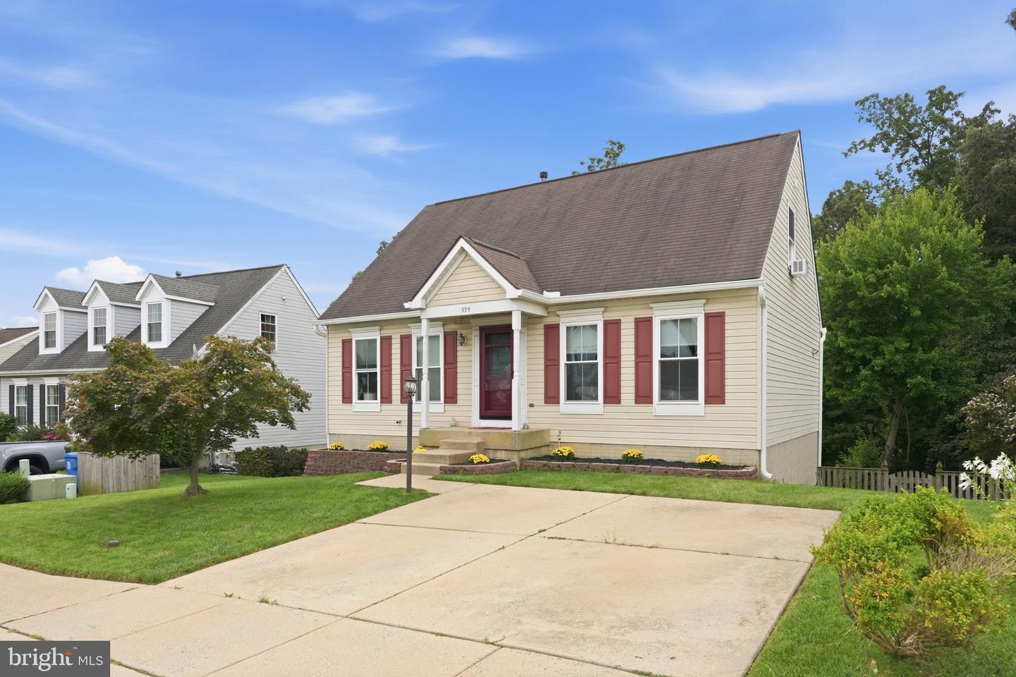 339 Enfield Rd Property Photo 40