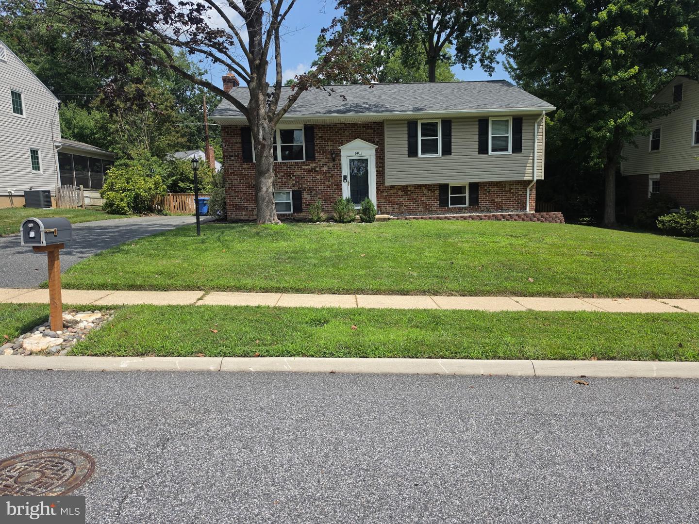 1401 MARYWOOD DR Property Photo 1