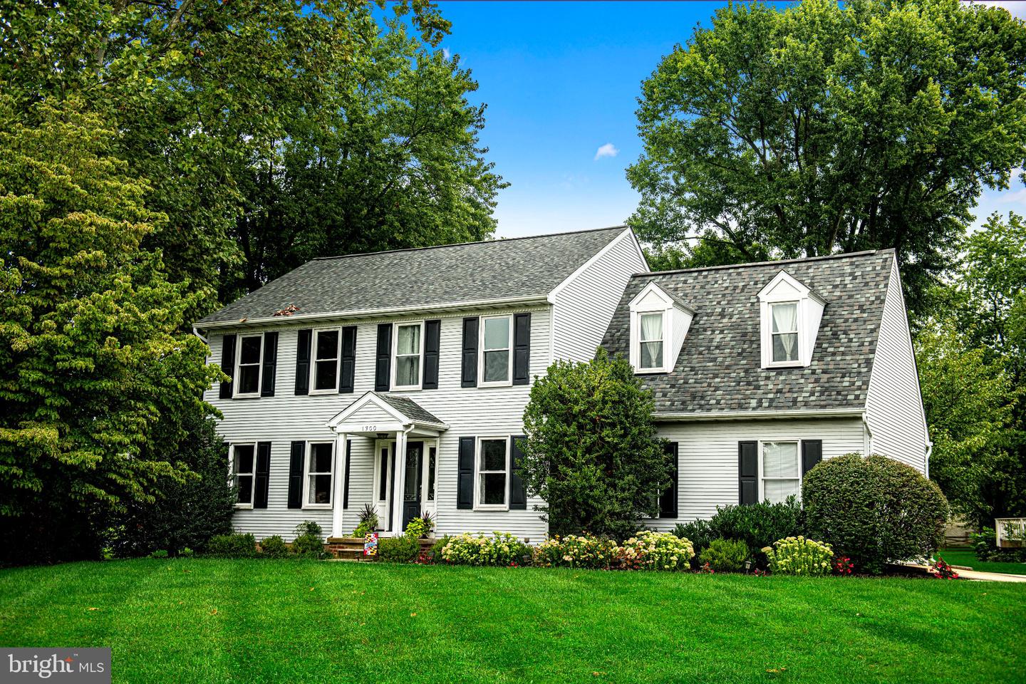 1300 London Ct Property Photo 1