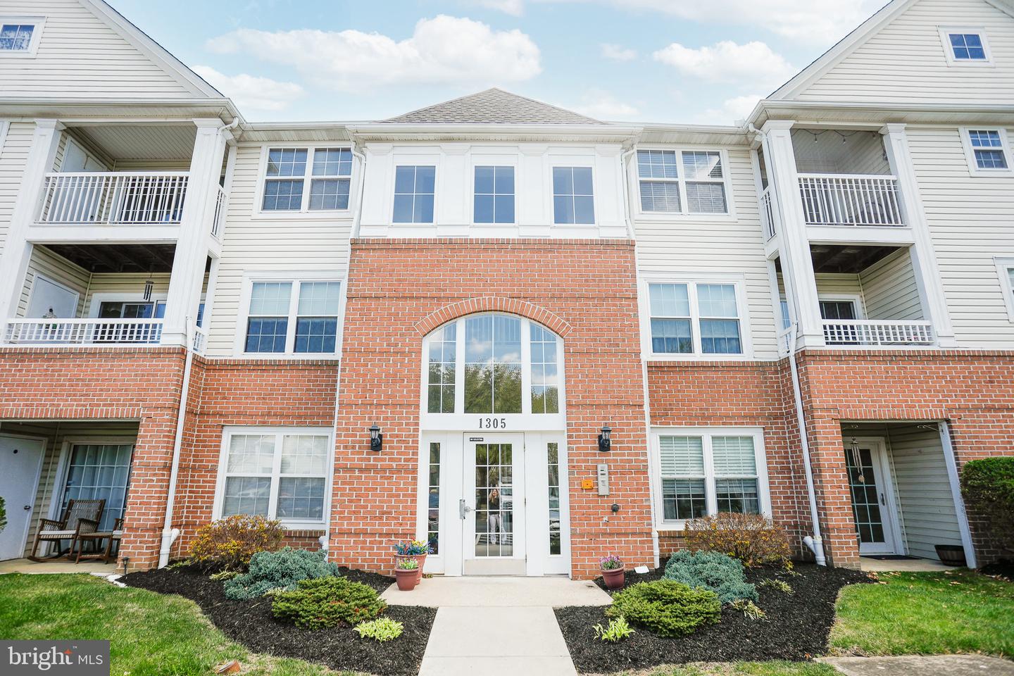 1305-d Sheridan Pl #70 Property Photo 1