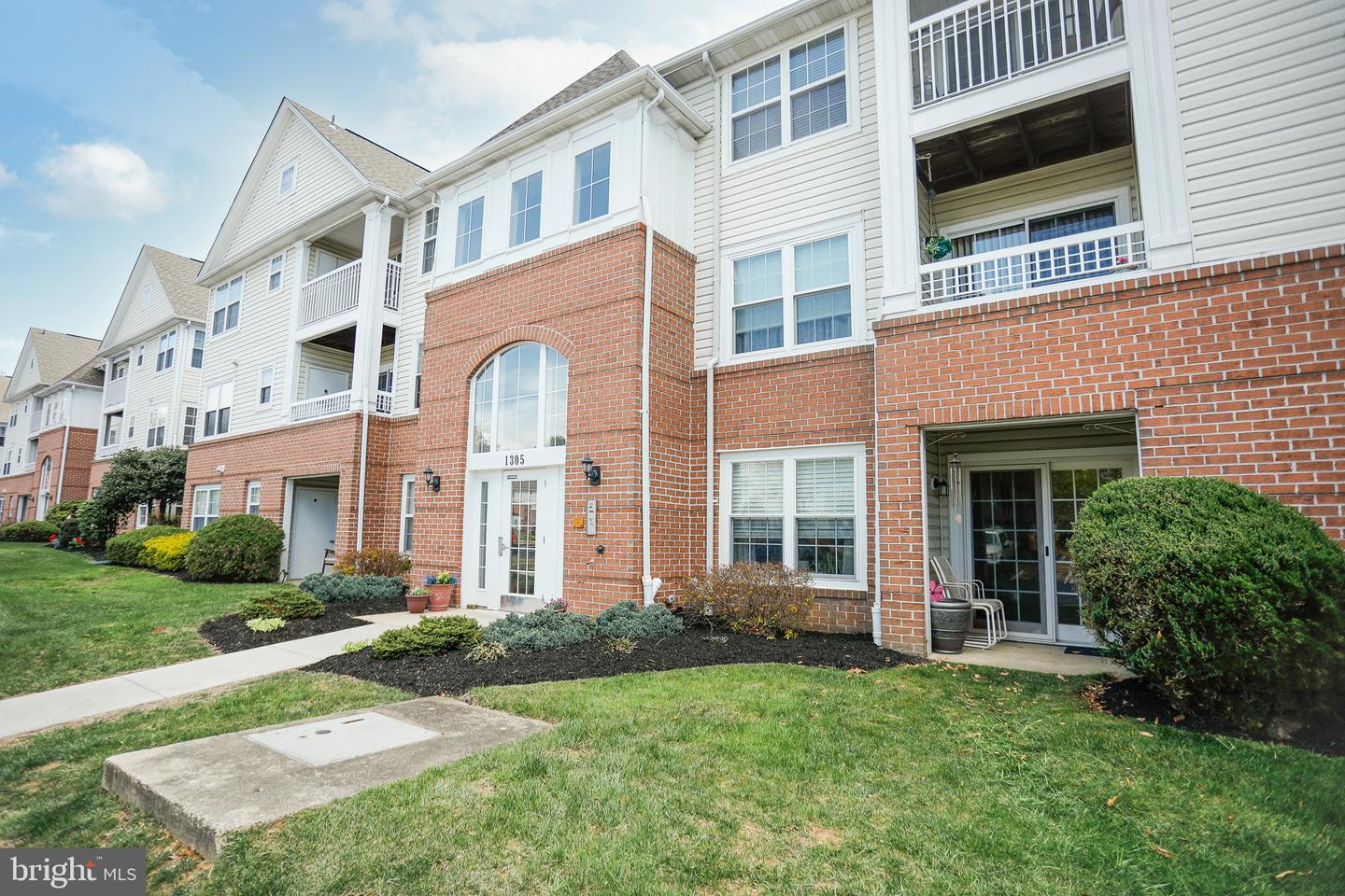 1305-d Sheridan Pl #70 Property Photo 2